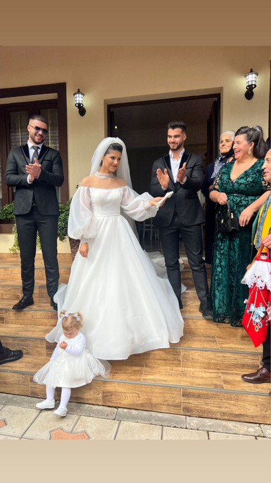 Bucurie mare în familia lui Culiţă Sterp! Sora artistului se mărită. VIDEO