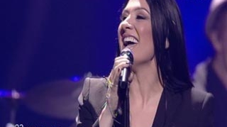 VIDEO Un look de doamna, dar o atitudine de rocker! Vezi cum a uimit reprezentanta Macedoniei!