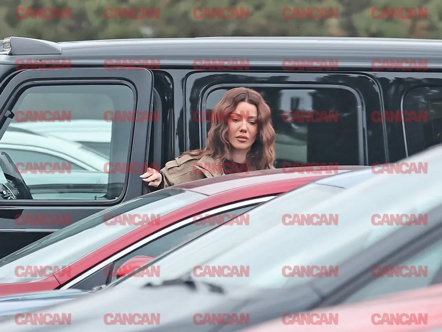 Ruxy Mumușica la volanul unui G Class