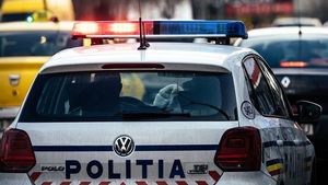 Un bărbat este cercetat penal după ce a scuipat o altă persoană deși se afla în izolare la domiciliu