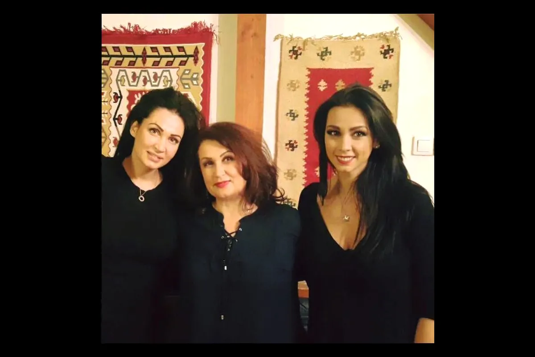 Mama Nicoletei și a Iulianei a divorțat de tatăl copiilor săi din cauza problemelor lui cu băutura