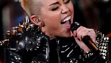 Miley Cyrus nu mai e fată cuminte! Uite ce gest şocant a făcut în timpul unui concert, în faţa a mii de fani