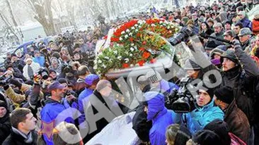 Actorii s-au reunit la o masa trista. 200 de persoane la pomana lui Emil Hossu