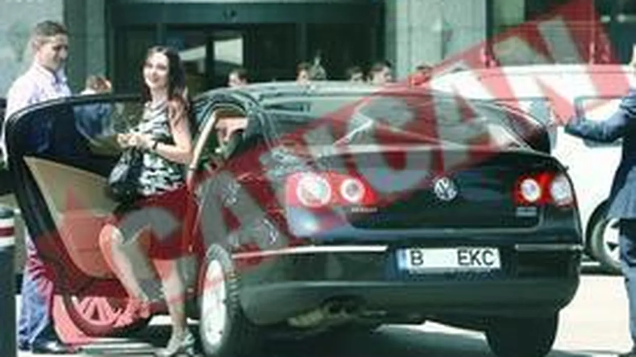 De la scandalul Emilus, catelus de plus, Boc este mereu cu sotia