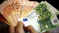 Escortă din Vaslui, condamnată la închisoare după ce a furat de la un client 15.000 de euro