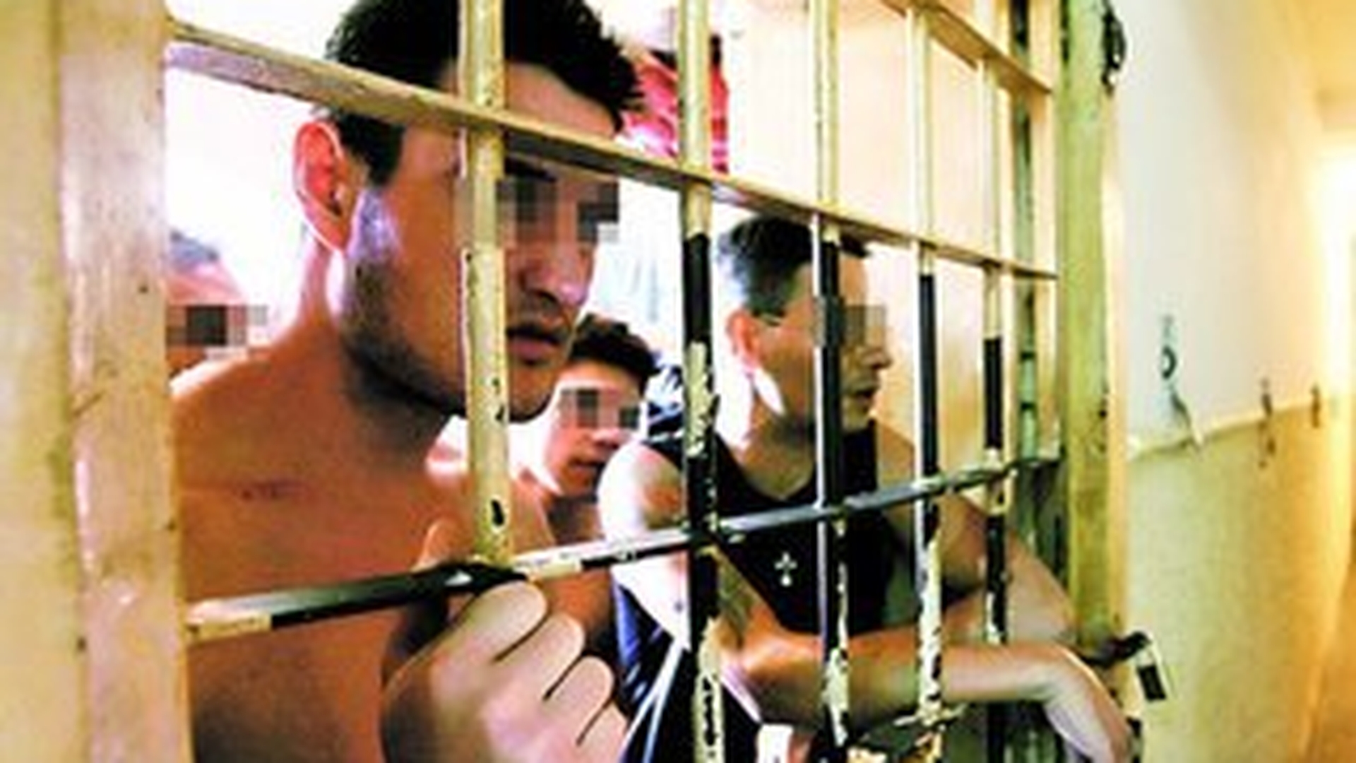 Directorul care si-a inscenat furtul masinii, la un pas de a fi violat de puscariasi. Wilkins Lee, agresat sexual in arest