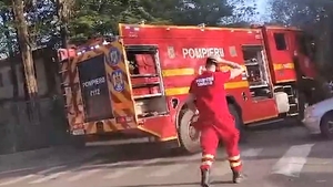 BREAKING | Incendiu de proporții la o grădiniță din Berceni. Peste 20 de mașini de pompieri încearcă să stingă focul
