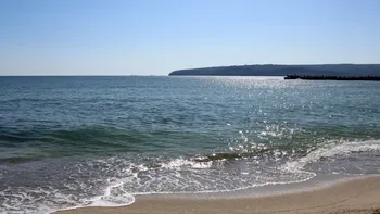 Alertă de poluare în Marea Neagră! Un terminal petrolier, lovit de drone