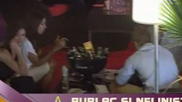 VIDEO Necazuri in Paradis? Bogdan Cervenschi si noua lui iubita se ignora reciproc la un eveniment monden
