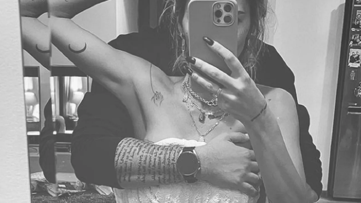 Ramona Olaru și Cătălin Cazacu, ipostaze interzise minorilor! Cum s-au fotografiat cei doi amorezi în fața oglinzii