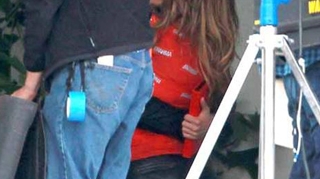 Jennifer Lopez nu pleaca fara Casper de acasa! Vedeta s-a sarutat de zor cu iubitul ei in timpul pauzelor de filmari pe care le avea!