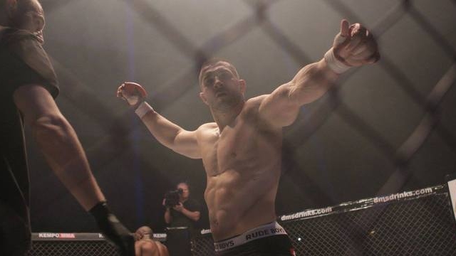 Cel mai bun luptator de MMA din tara a fost facut K.O. intr-un spital din Romanai! Vezi ce a patit temutul luptator!