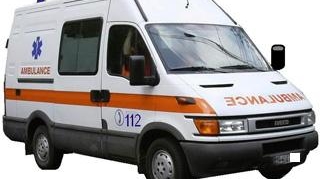 Ambulantier si paramedic, taiati cu lama de un barbat