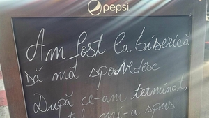Mesajul viral scris pe tăblița de intrare al unui restaurant! Clienții au izbucnit în râs când au citit