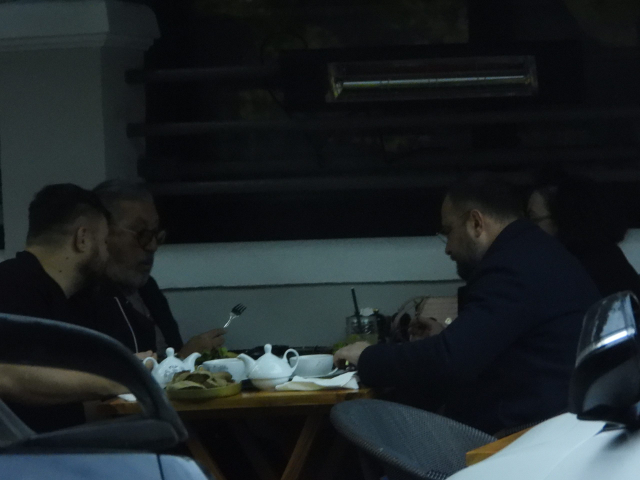 Serghei Mizil nu ratează nicio "ieșire" alături de amici