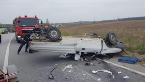 Accidente înfiorătoare în Prahova. Un om a murit, iar 3 au fost răniți după ce microbuzul în care erau a ajuns în parapet