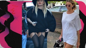 Ramona Olaru sau Delia, în TOP 25 sexy-vedete care... Iluzie optică, nu au nimic sub fustițe?!