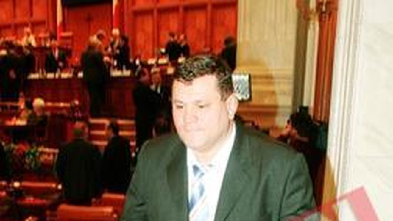 Primarul Poteras are iaht de 1.000.000 euro