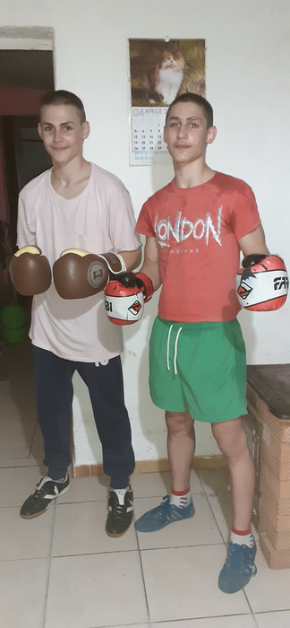 Giuliano Stroe împlinește în curând 17 ani și este un adolescent pasionat de box, la fel ca fratele lui, Claudio