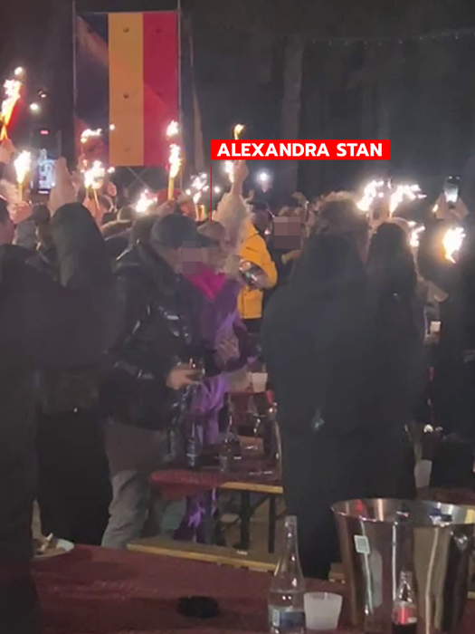 Și-a luat gașca de prieteni, cu destinația Predeal, și s-a dat în stambă la Loft Susai / (Sursa: CANCAN.RO)
