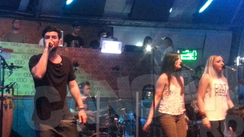 Filmul unei nopti de vara marca Smiley! Dupa o noapte de club, artistul si-a luat dansatoarele si…