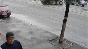 L-aţi văzut pe acest bărbat pe străzile din Capitală? Sunaţi de urgenţă la Poliţie! Oamenii legii îl caută şi au făcut un apel către toţi cetăţenii