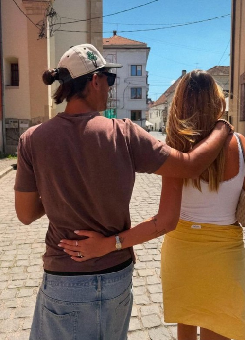 A lăsat totul baltă pentru iubitul fotbalist! Laura Giurcanu s-a mutat cu Marian Huja, în Maroc