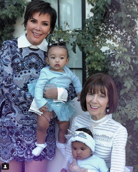 Kim Kardashian și rudele sale, evacuate din cauza incendiilor de vegetație din California. Alte zeci de mii de oameni și-au părăsit casele