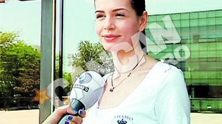 Monica s-a intors ieri in Romania, suparata ca fostul sot a refuzat vacanta in America: "Nu ma lasa sa-mi vad fiica, nu vrea sa ma vada fericita"