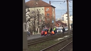 VIDEO / Tragedie la Arad! Traversa regulamentar, dar a fost ucis de un polițist!