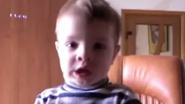 VIDEO A doua minune a familiei Stratan! Uite-l pe Cezar cum spune Tatal nostru la numai doi ani