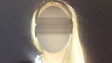 IMAGINI FIERBINŢI! Ce prezentatoare tv a reuşit să zăpăcească străinii cu ţinuta asta! I s-au văzut chiloţeii