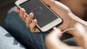 Se juca pe telefonul mobil și a murit electrocutat. Care a fost concluzia anchetatorilor