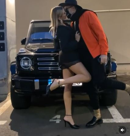 Iubitul lui Emily Burghelea a supărat-o din nou pe vedetă, după ce a filmat-o când a trezit-o: “De ce dormi dezbrăcată?”. Blonda a răbufnit | VIDEO