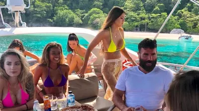 FOTO. S-a aflat din ce a plătit „Regele Instagramului” viața de lux pentru manechine