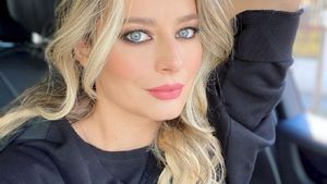 FOTO | Cum arată Laura Cosoi în costum de baie, după 3 sarcini. Fanilor nu le-a venit să creadă