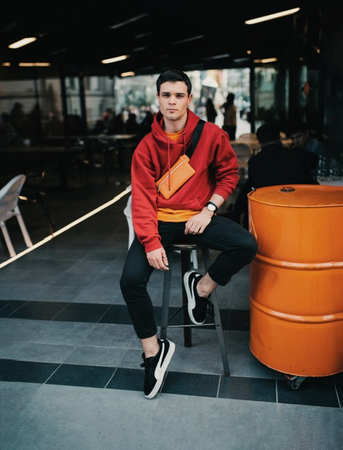 Virgil Godeanu este unul dintre cei mai cool bloggeri de fashion din România