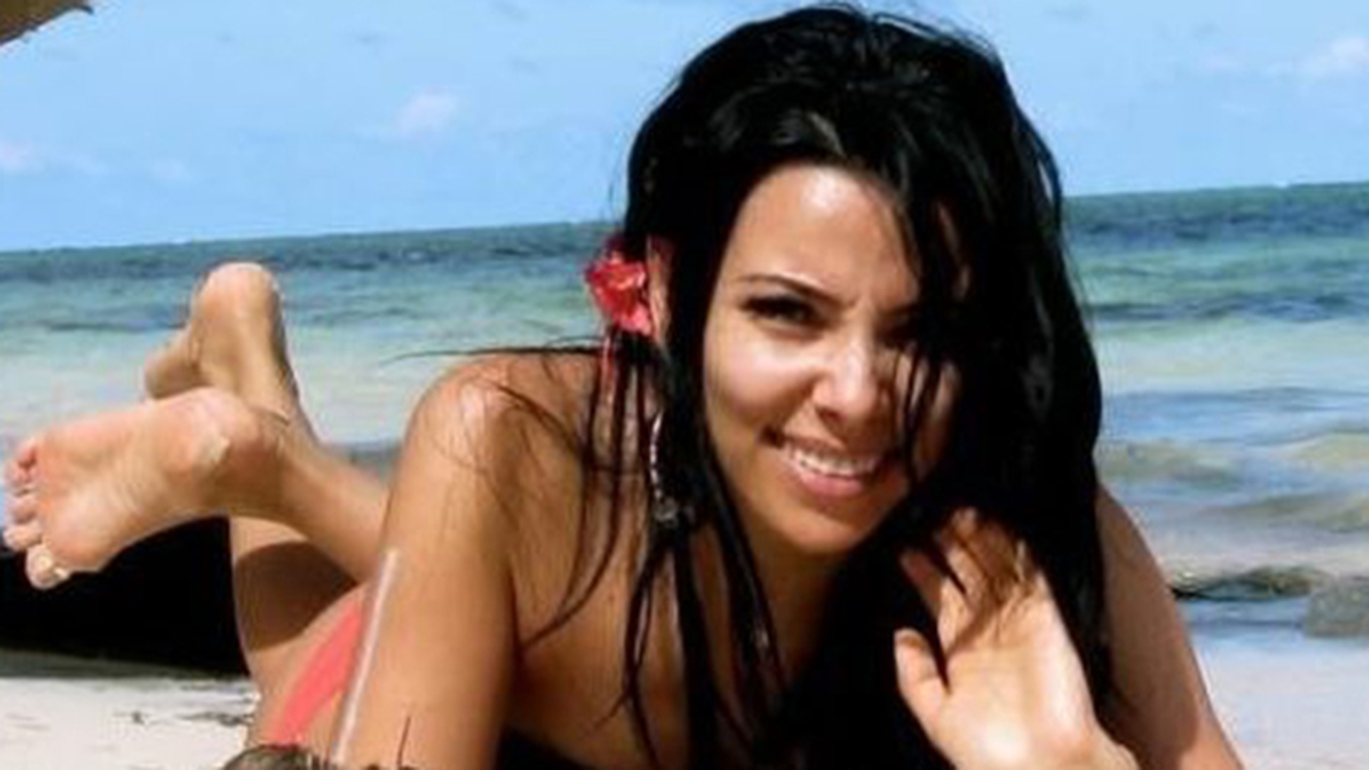 Cum a ajuns cea mai sexy stirista de sport din Romania in bratele unui... puscarias!