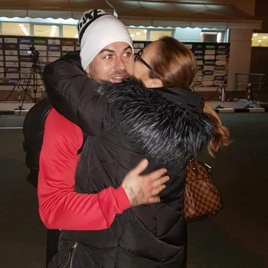 Denis Alibec, alături de mama lui (SURSA FOTO: FACEBOOK)