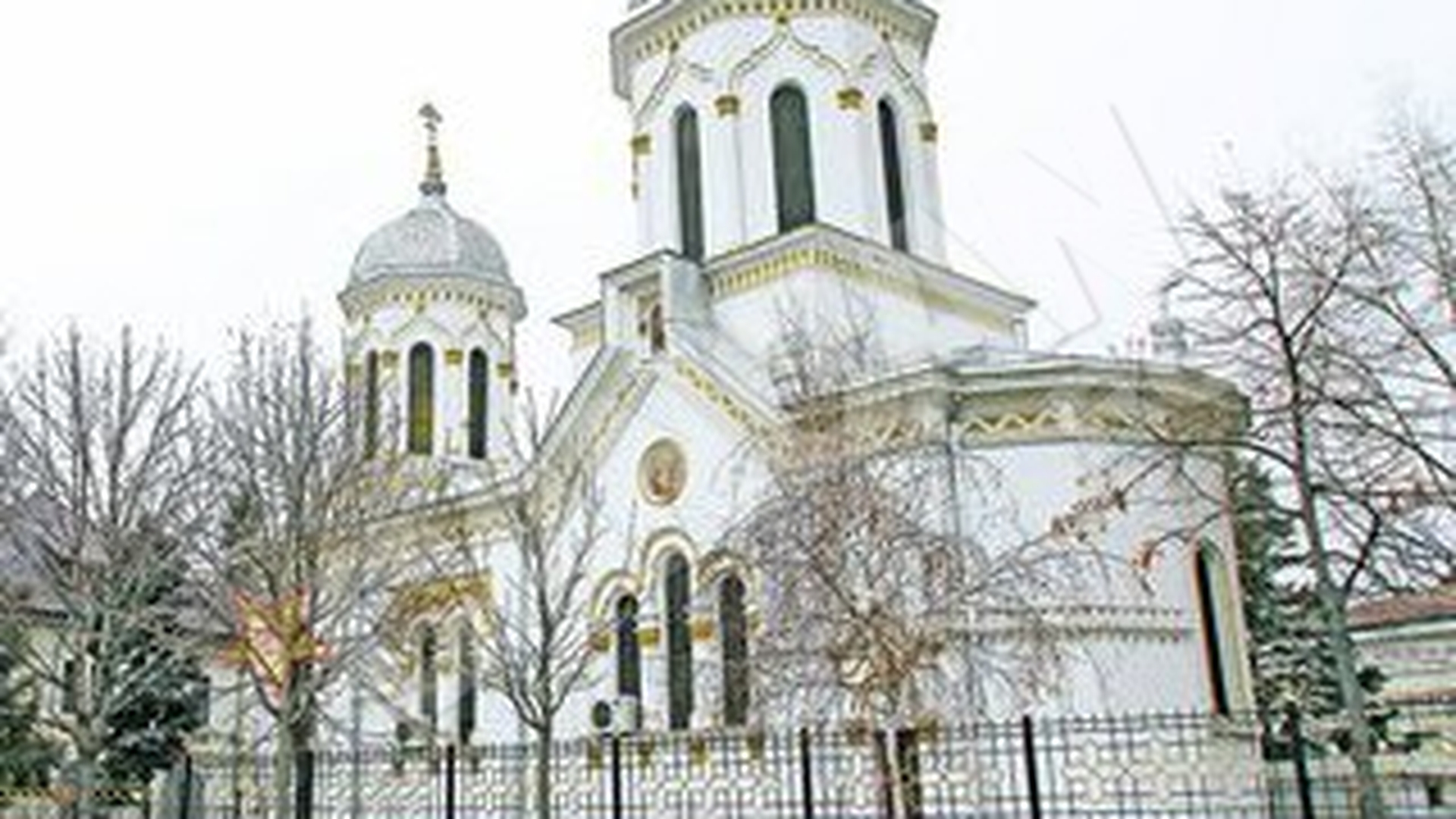 Anca Badiu sustine ca preotul i-a inapoiat acatistul fiindca nu i-a dat bani: "Am fost tratata cu dispret in biserica"