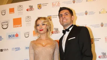 Cosoi si Cosmin, din ce in ce mai aproape de altar! Weekend-ul acesta iubitul blondei va da ochii in premiera cu “mama-soacra!