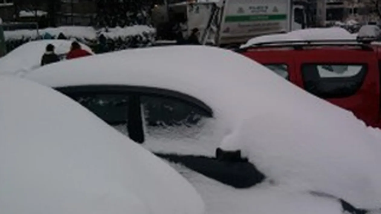 Doi turisti, salvati de jandarmi dupa ce au ramas blocati cu masina in zapada