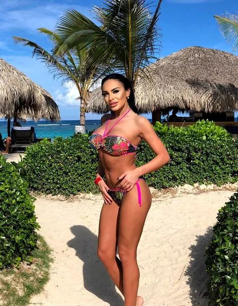 Mădălina, soția românului trecut pe la Inter și AC Milan, făcută praf după ce și-a deschis cont de OnlyFans! Sexy-bruneta se apără: “Nu este nimic greșit” | GALERIE FOTO
