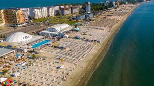 Nereguli pe litoralul românesc, în plină pandemie! Două cluburi din Mamaia au fost închise