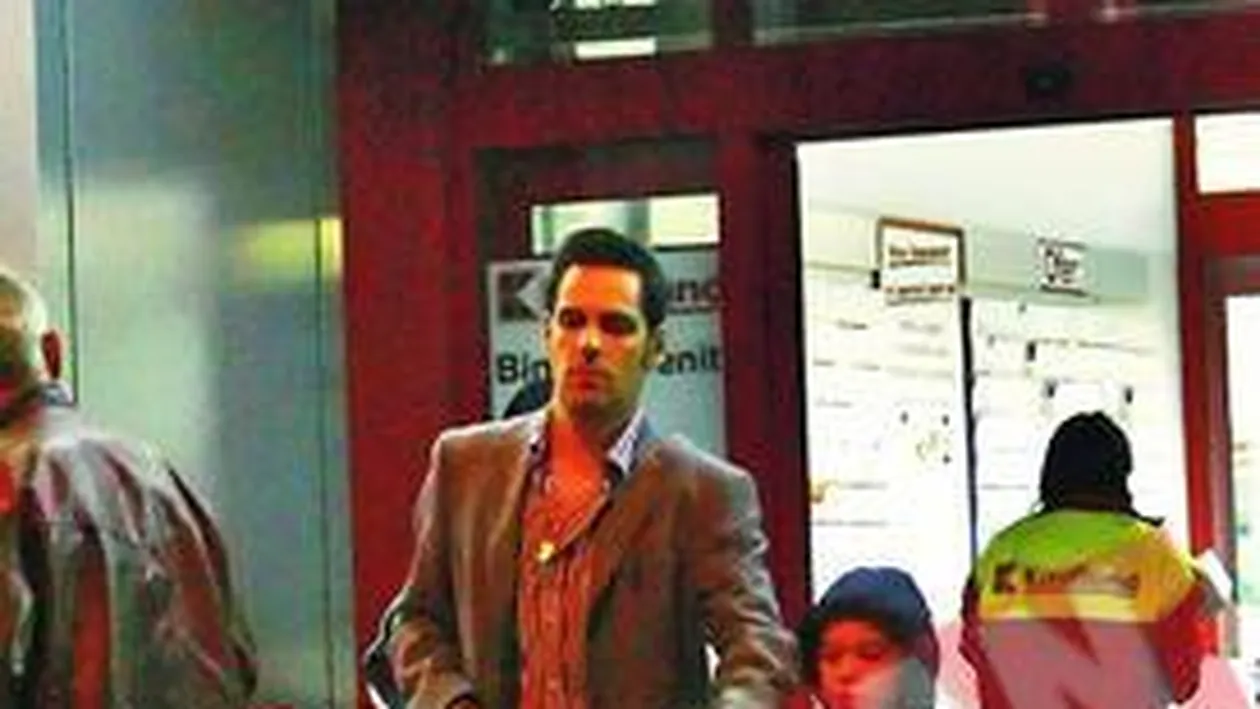 Stefan Banica Jr. si fiul lui au iesit noaptea la cumparaturi