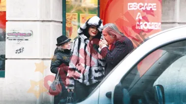 Ilie Nastase stie ce o impresioneaza pe iubita lui, Brigitte Sfat! O copleseste cu galanteria lui