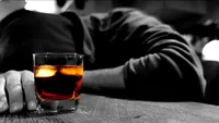 Peste 100 de persoane au murit după ce au consumat alcool contrafăcut