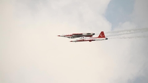 Mii de oameni sunt prezenți la show-ul aerian oferit la BIAS 2018