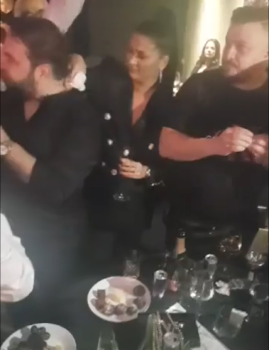 Florin Salam, “sechestrat” de Revelion  într-un club din cartierul milionarilor