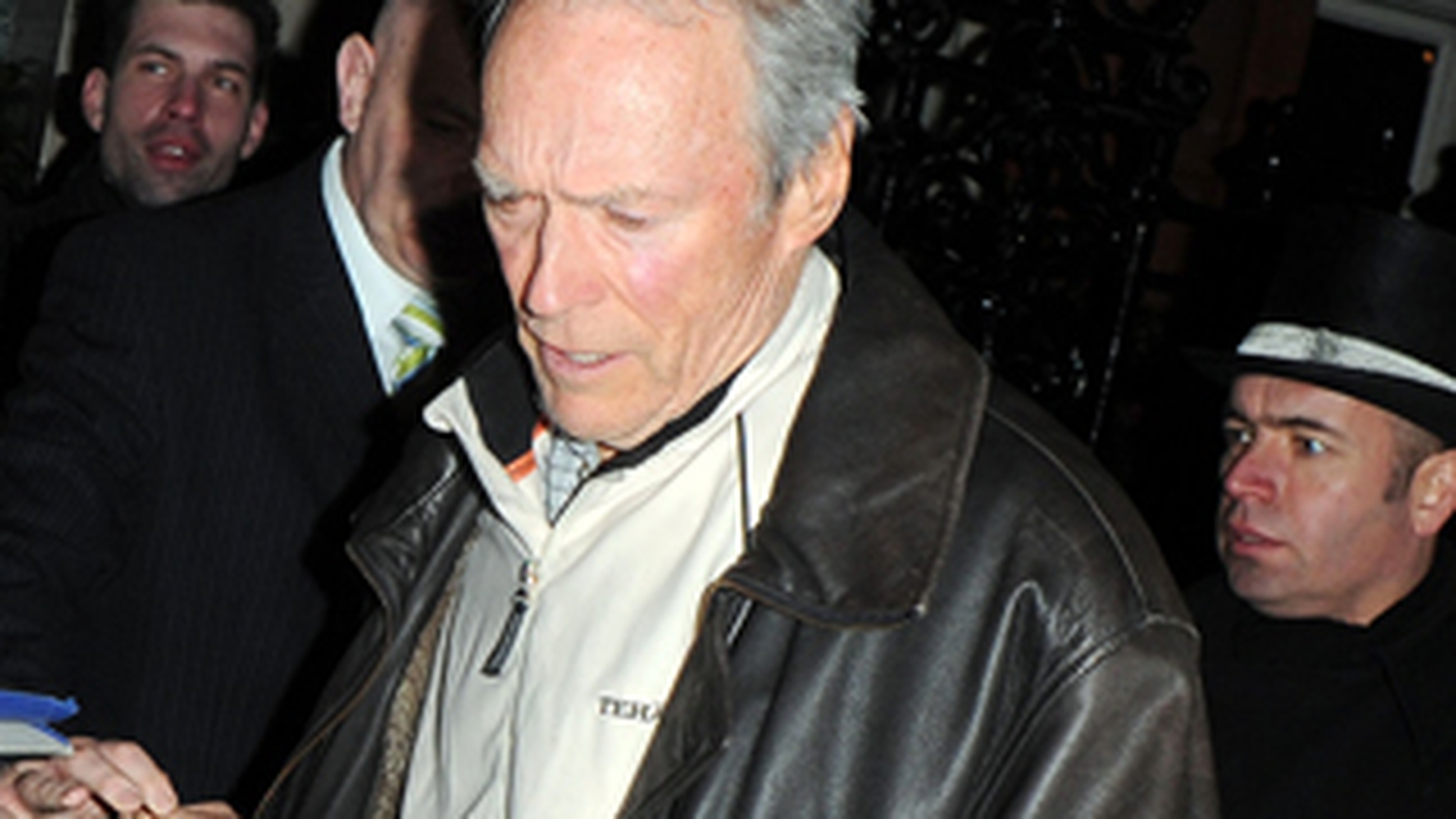 Clint Eastwood ar mai juca in filme doar in rolul James Bond!